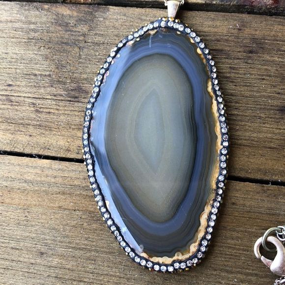 9- Polished Natural Geode Slice Pendant in Neutral Tones Crystal Surround! EUC - Picture 9 of 12